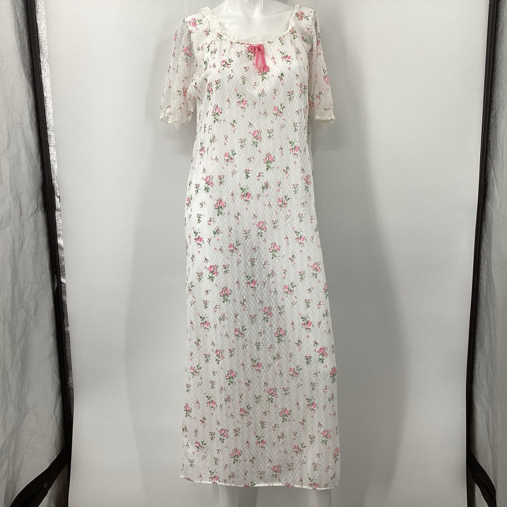 *** Sweet as Pie Nylon Nightgown *** No tags *** Please see measurements